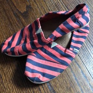 toms slip on